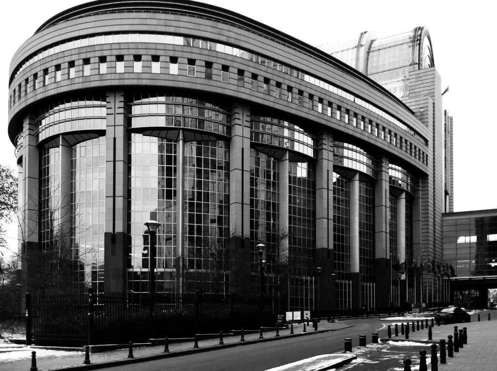 In het Paul-Henri Spaak gebouw vinden de plenaire sessies van het Europees Parlement plaats.